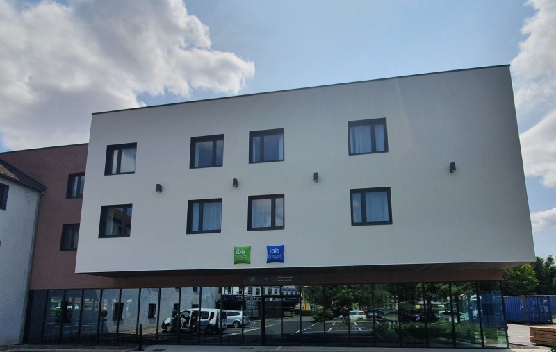 RESTRUCTURATION ET EXTENSION DE L'HTEL IBIS STYLES  PETITE FORT 