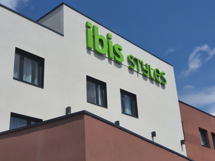 RESTRUCTURATION ET EXTENSION DE L'HTEL IBIS STYLES  PETITE FORT 