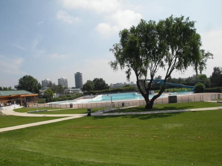 RESTRUCTURATION DES PLAGES ET DE LENTRE DE LA PISCINE DE LLE DE LOISIRS DE CRTEIL