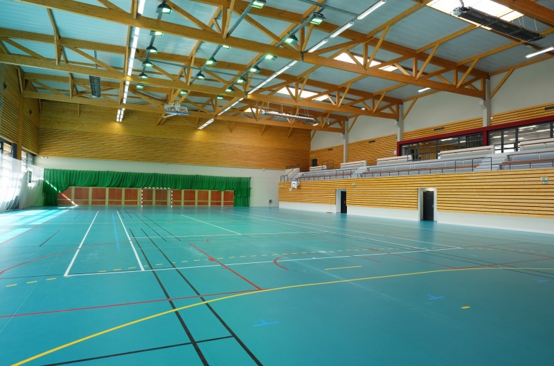 CONSTRUCTION DUN COMPLEXE SPORTIF ET D'UNE SALLE DES FTES  VIVIER AU COURT