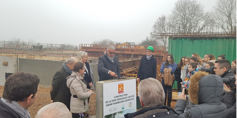 Pose de la première pierre de la demi-pension du collège André Raimbourg à Doudeville (76)