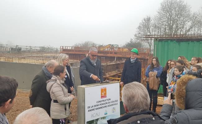 Pose de la première pierre de la demi-pension du collège André Raimbourg à Doudeville (76)