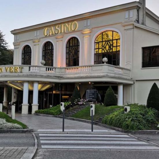 RÉAMÉNAGEMENT & EXTENSION DU CASINO LE LYON VERT À LA TOUR-DE-SALVIGNY