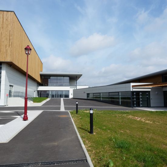 CONSTRUCTION D’UN COMPLEXE SPORTIF ET D'UNE SALLE DES FÊTES À VIVIER AU COURT